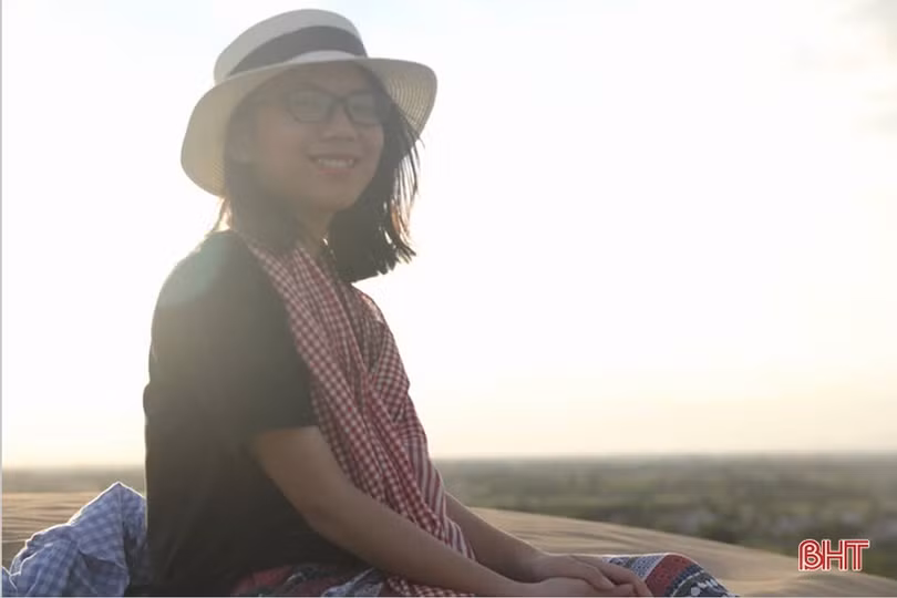 gianh hoc bong 6 ty dong nu sinh ha tinh roi pho nui di my du hoc