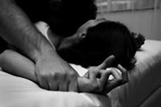 Khởi tố “yêu râu xanh” hiếp dâm bạn gái vị thành niên