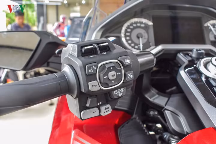 Cận cảnh Honda Gold Wing giá 1,2 tỷ đồng vừa xuất hiện tại Việt Nam