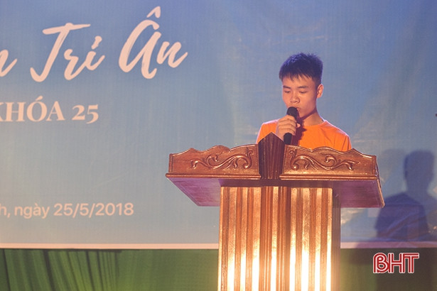 Lắng đọng Đêm tri ân của học sinh THPT Chuyên Hà Tĩnh