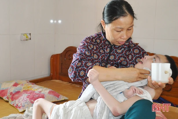 Nếu nhà bị niêm phong, chị biết đặt bàn thờ anh ở mô được?