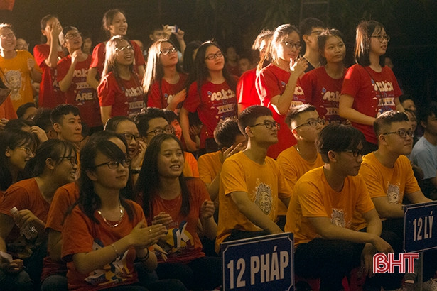 Lắng đọng Đêm tri ân của học sinh THPT Chuyên Hà Tĩnh