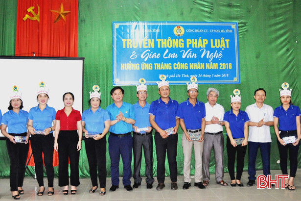 Truyền thông pháp luật cho hơn 200 công nhân Công ty CP May Hà Tĩnh
