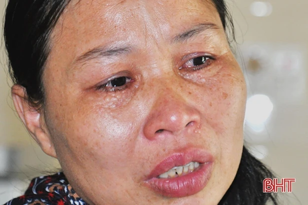 Nếu nhà bị niêm phong, chị biết đặt bàn thờ anh ở mô được?