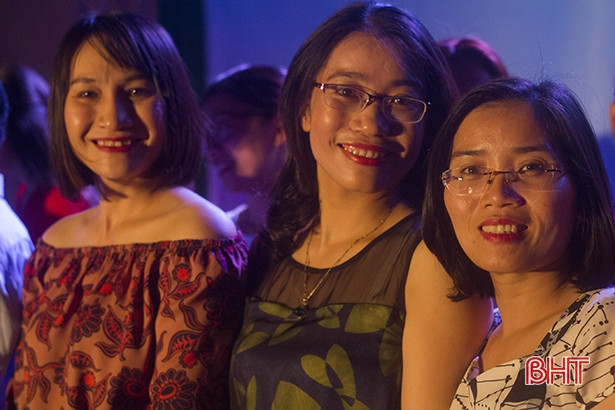 Lắng đọng Đêm tri ân của học sinh THPT Chuyên Hà Tĩnh