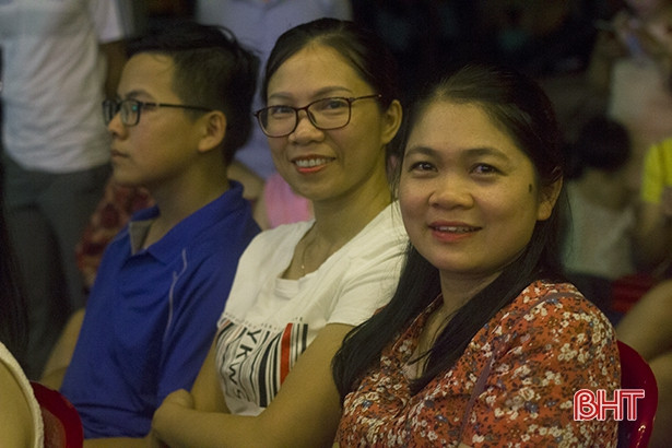 Lắng đọng Đêm tri ân của học sinh THPT Chuyên Hà Tĩnh