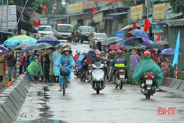 can dau tu cau vuot lu qua song ngan pho tai ben ghenh