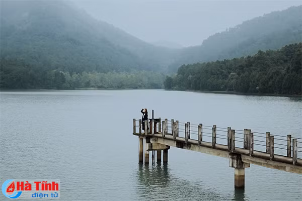 sau lang clip ha tinh vung hoan chau cua doi ban tre nguoi viet song tai nhat