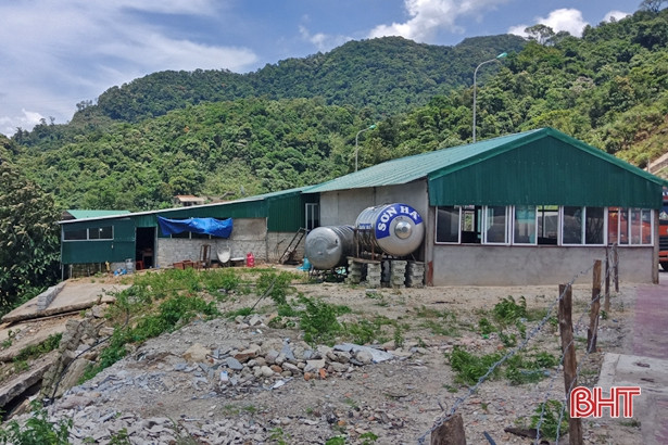 Những hình ảnh không đẹp ở khu vực Cửa khẩu quốc tế Cầu Treo