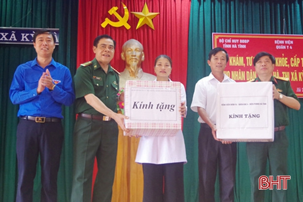 Hơn 1.000 người dân Kỳ Hà được khám bệnh, cấp thuốc miễn phí