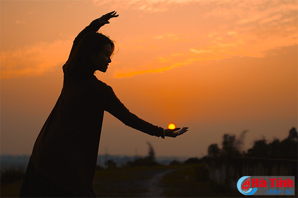 sau lang clip ha tinh vung hoan chau cua doi ban tre nguoi viet song tai nhat