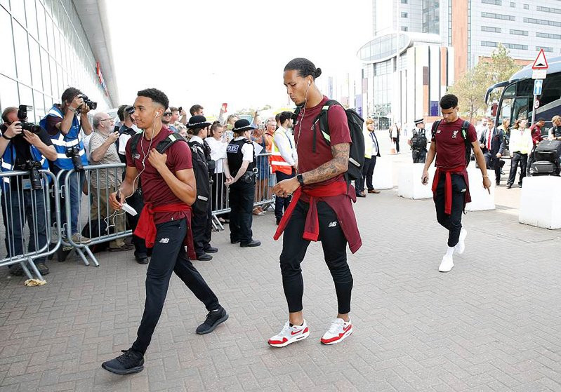 Dàn sao Liverpool khí thế ngút trời bay sang Kiev