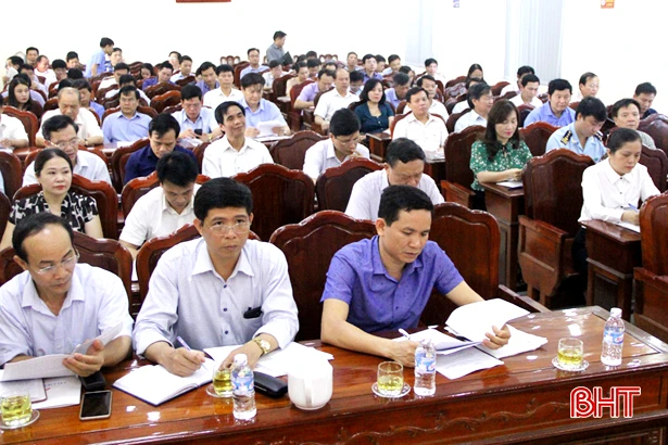 phat huy vai tro trach nhiem nguoi dung dau trong thuc hien cac nghi quyet cua dang