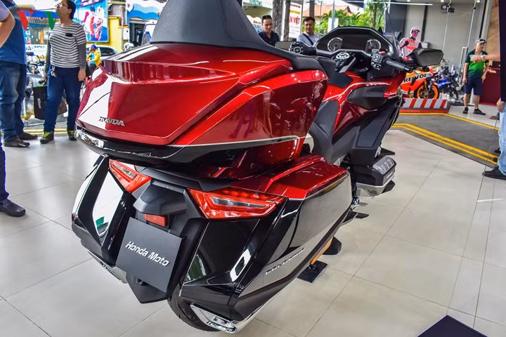 Cận cảnh Honda Gold Wing giá 1,2 tỷ đồng vừa xuất hiện tại Việt Nam
