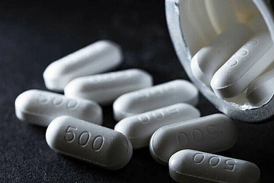 Bé gái suýt chết do uống 8 viên paracetamol chữa đau đầu