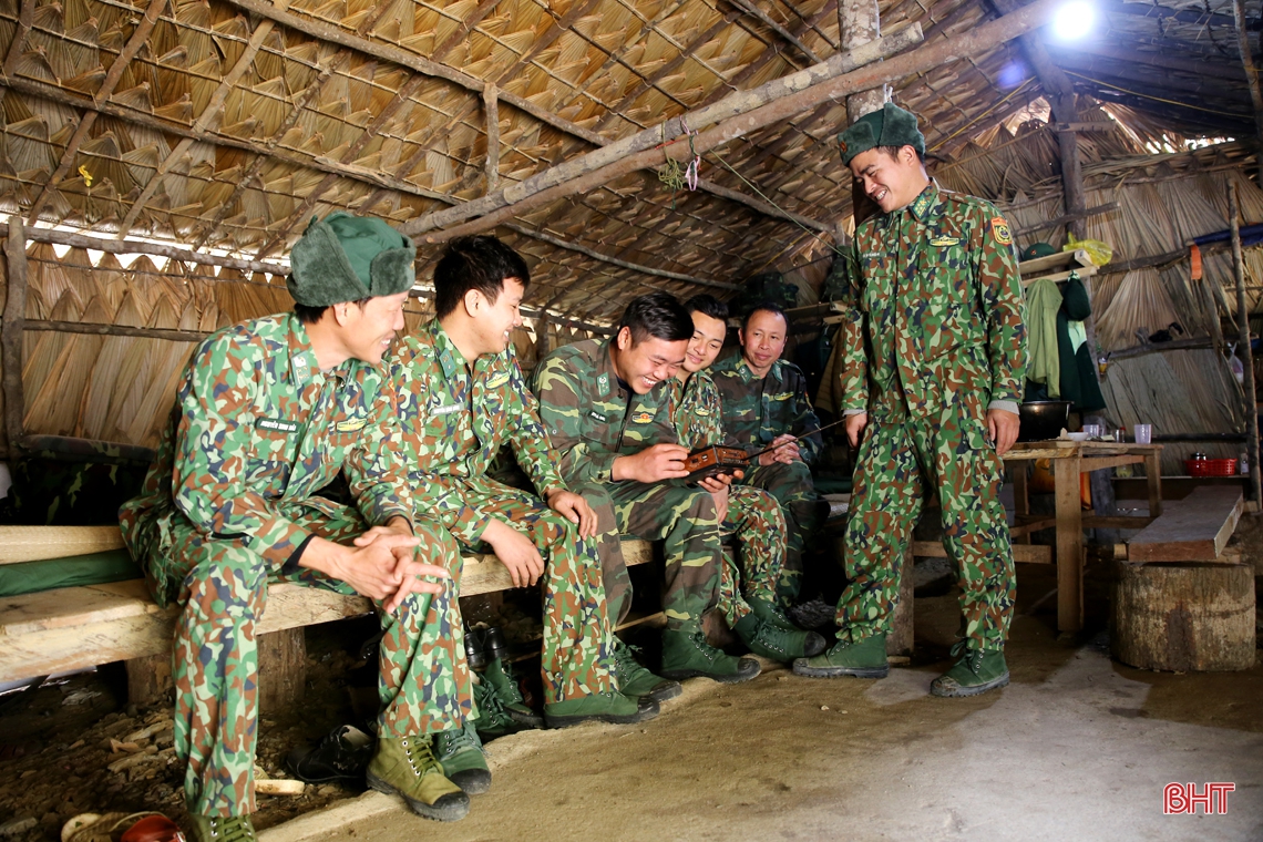 Chiến sỹ biên phòng Hà Tĩnh xuyên rừng tuần tra ngăn dịch Covid-19