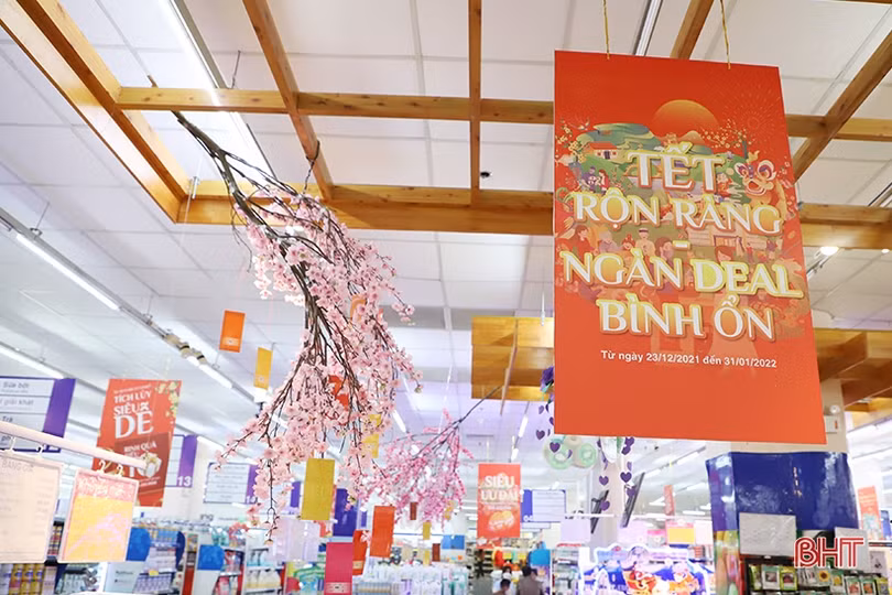 Ngập tràn không khí tết trong các gian hàng ở Hà Tĩnh