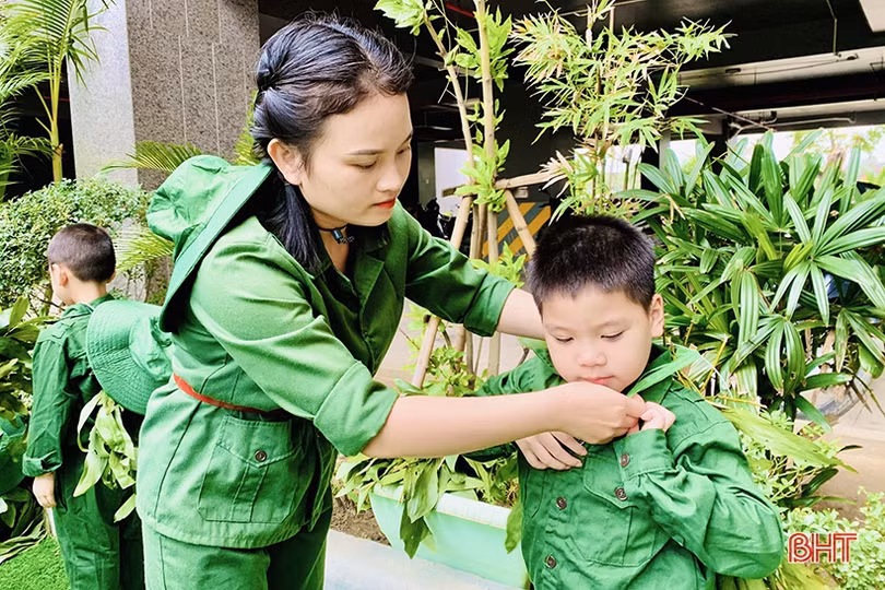 Bé mầm non Trí Đức hóa thân thành những chiến sỹ nhí