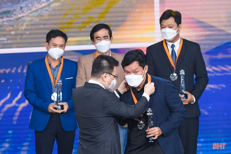 Nghệ sỹ nhiếp ảnh Hà Tĩnh đạt giải nhì cuộc thi “Tổ quốc bên bờ sóng”