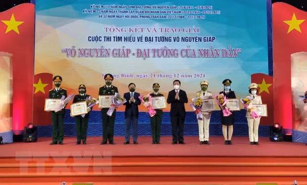 Trao giải cuộc thi “Võ Nguyên Giáp-Đại tướng của nhân dân”