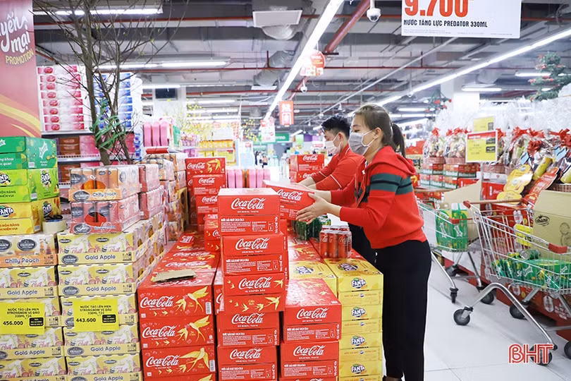 Ngập tràn không khí tết trong các gian hàng ở Hà Tĩnh