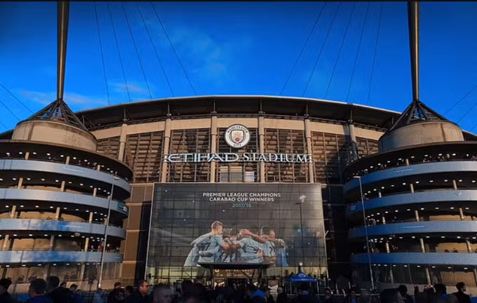Vì sao Chelsea, MU, Man City hay Liverpool vẫn “sống khỏe” qua đại dịch?