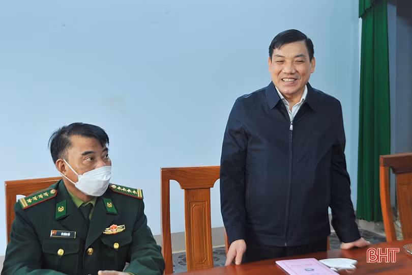 Giám đốc Công an Hà Tĩnh chúc mừng Giáng sinh Giáo hạt Ngàn Sâu