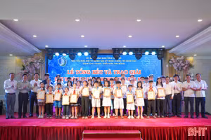 Nhóm tác giả Trường THCS Lê Văn Thiêm đạt giải nhất Cuộc thi Sáng tạo dành cho thanh, thiếu niên, nhi đồng lần thứ 17