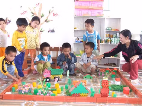 Tùng Lộc là 1 trong 3 xã được huyện Can Lộc chọn làm điểm mô hình bí thư cấp uỷ kiêm chủ tịch UBND, cùng với chăm lo phát triển kinh tế, năm 2009, xã đầu tư hơn 8 tỷ đồng xây dựng Trường Mầm non đạt chuẩn quốc gia - Ảnh: V.H.