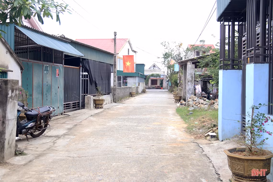 Theo chân tổ truy vết, lấy mẫu test nhanh COVID-19 trong vùng phong tỏa ở TX Kỳ Anh