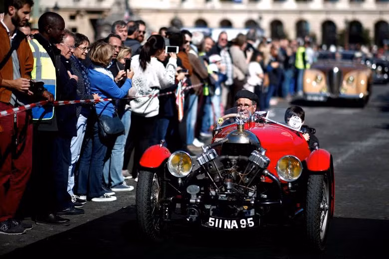 Diễu hành xe cổ kỷ niệm 120 năm triển lãm ôtô Paris