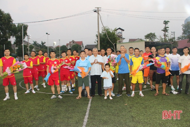 Khởi tranh Giải bóng đá lão tướng Thành phố Hà Tĩnh