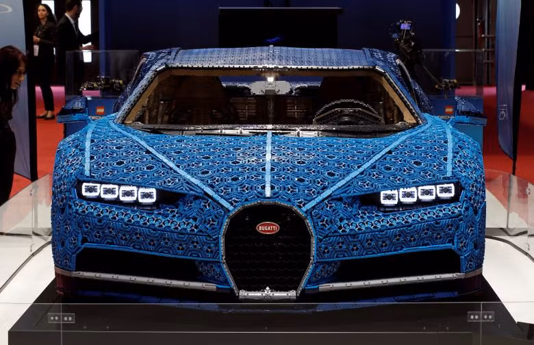 VinFast trông ra sao bên các hãng xe lớn tại Paris Motor Show