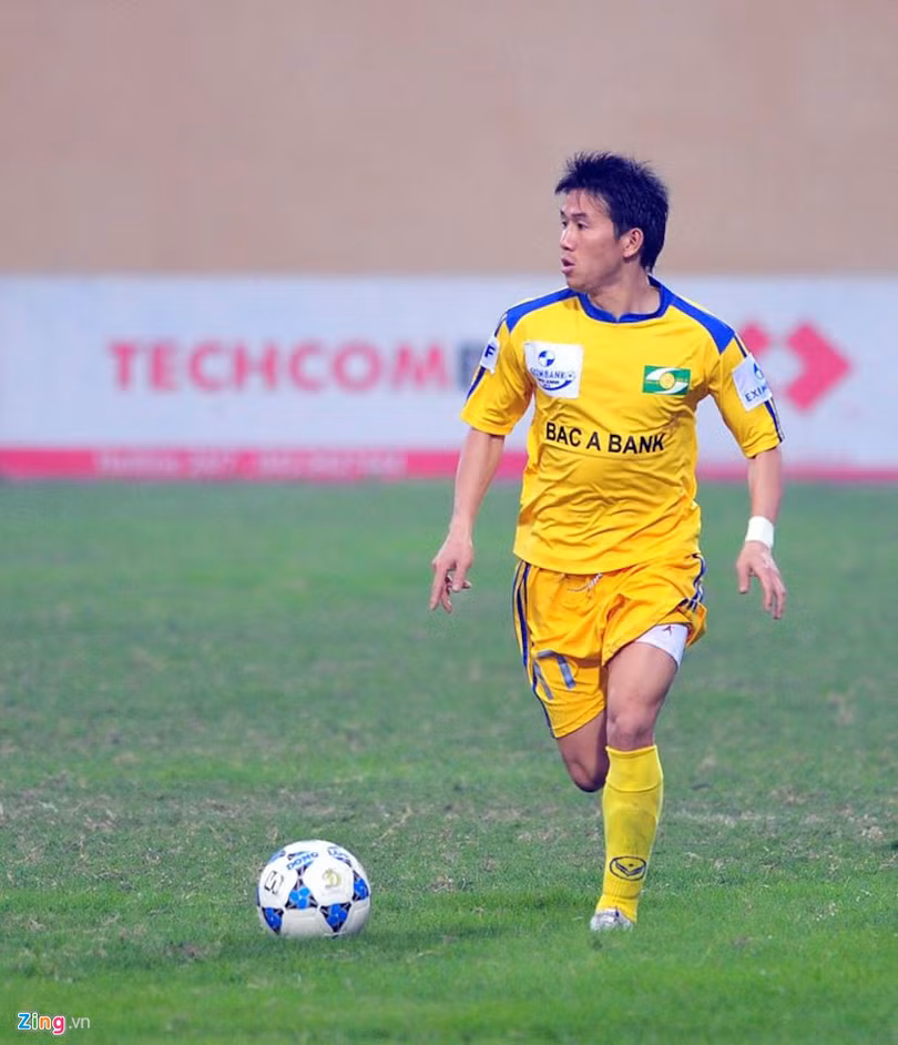 Không nổi tiếng như Trọng Hoàng, Phi Sơn nhưng Quang Tình chính là đội trưởng của SLNA ở mùa giải 2015. Nhưng chỉ làm đội trưởng được một năm, Quang Tình đã chia tay quê hương vào Cần Thơ thi đấu. Công Phượng, Phi Sơn và đội hình sao gốc Nghệ khuynh đảo V.League