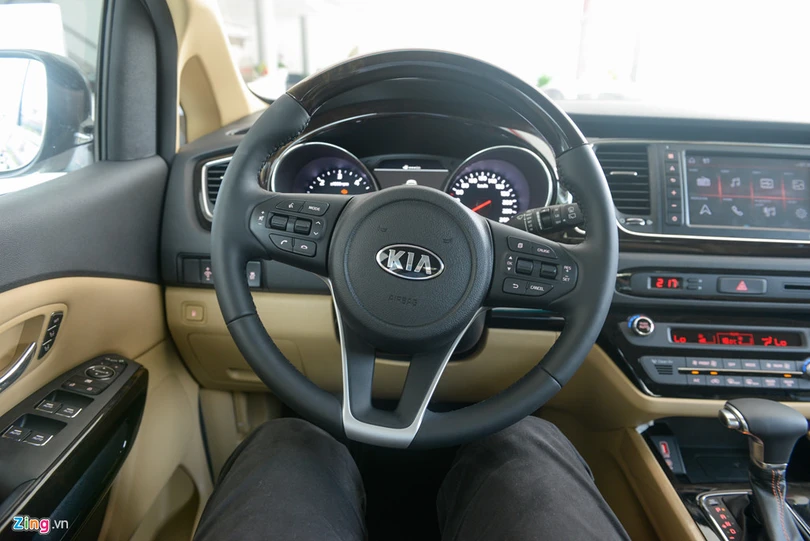 Chi tiết Kia Sedona 2018 vừa về Việt Nam, giá từ 1,1 tỷ đồng hình ảnh 12 Chi tiết Kia Sedona 2018 vừa về Việt Nam, giá từ 1,1 tỷ đồng