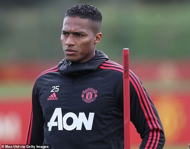 Lộ danh tính 6 cầu thủ MU muốn lật đổ Mourinho