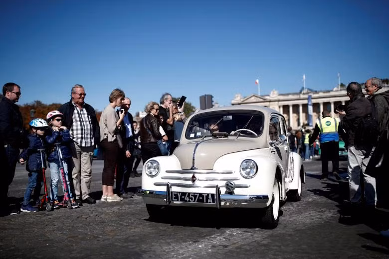 Diễu hành xe cổ kỷ niệm 120 năm triển lãm ôtô Paris