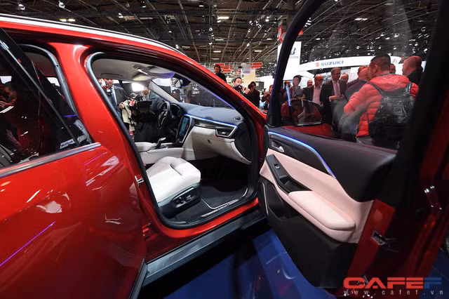 HOT: Cận cảnh 2 mẫu xe VinFast vừa ra mắt