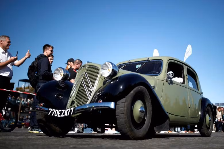Diễu hành xe cổ kỷ niệm 120 năm triển lãm ôtô Paris