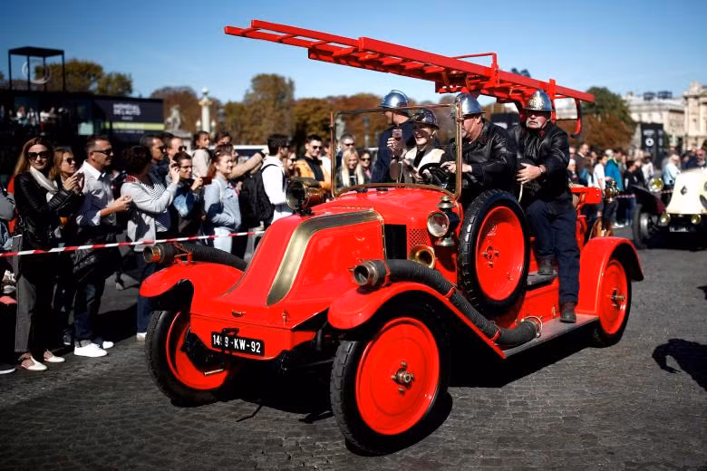 Diễu hành xe cổ kỷ niệm 120 năm triển lãm ôtô Paris