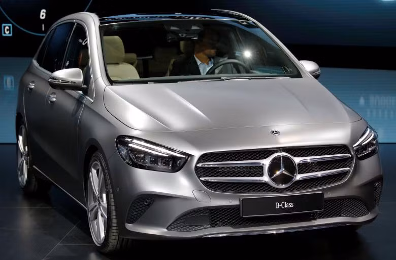 VinFast trông ra sao bên các hãng xe lớn tại Paris Motor Show