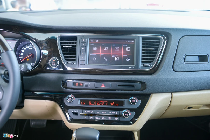 Chi tiết Kia Sedona 2018 vừa về Việt Nam, giá từ 1,1 tỷ đồng hình ảnh 10 Chi tiết Kia Sedona 2018 vừa về Việt Nam, giá từ 1,1 tỷ đồng