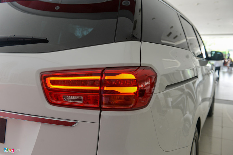 Chi tiết Kia Sedona 2018 vừa về Việt Nam, giá từ 1,1 tỷ đồng hình ảnh 7 Chi tiết Kia Sedona 2018 vừa về Việt Nam, giá từ 1,1 tỷ đồng