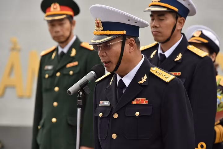 Chùm ảnh Tàu Hải quân Việt Nam được chào đón ở Osaka Nhật Bản