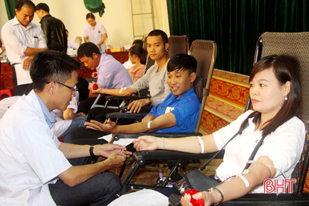 Cán bộ, đoàn viên, hội viên Vũ Quang hiến 119 đơn vị máu