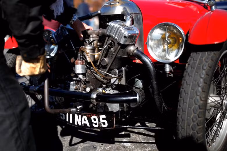 Diễu hành xe cổ kỷ niệm 120 năm triển lãm ôtô Paris