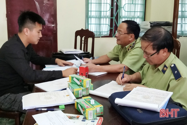 Thu giữ gần 130 bóng đèn huỳnh quang giả nhãn hiệu Rạng Đông