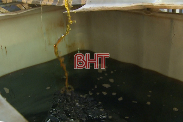 Cảnh sát Môi trường triệt phá cơ sở làm giả dầu nhớt cực lớn ở Hà Tĩnh