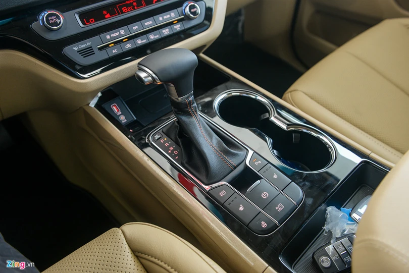 Chi tiết Kia Sedona 2018 vừa về Việt Nam, giá từ 1,1 tỷ đồng hình ảnh 11 Chi tiết Kia Sedona 2018 vừa về Việt Nam, giá từ 1,1 tỷ đồng