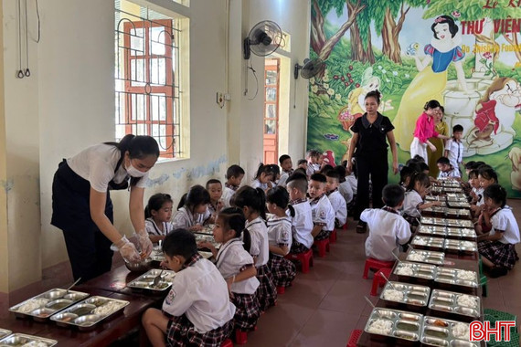Những cô nuôi tận tụy ở trường bán trú